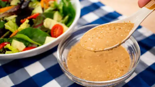 What is in the dressing and what does it taste like