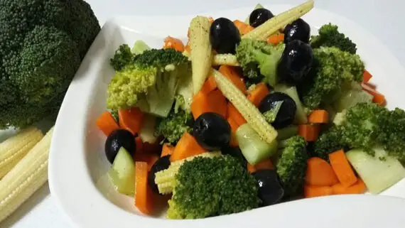 Healthy Broccoli Salad Recipe